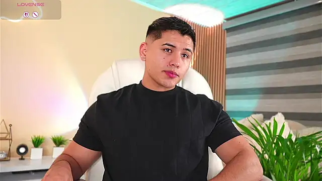 Snapshot of MatiasKorn chatting on November 2025 06:12:02 AM MatiasKorn online show from November 2025 06:12:02 AM