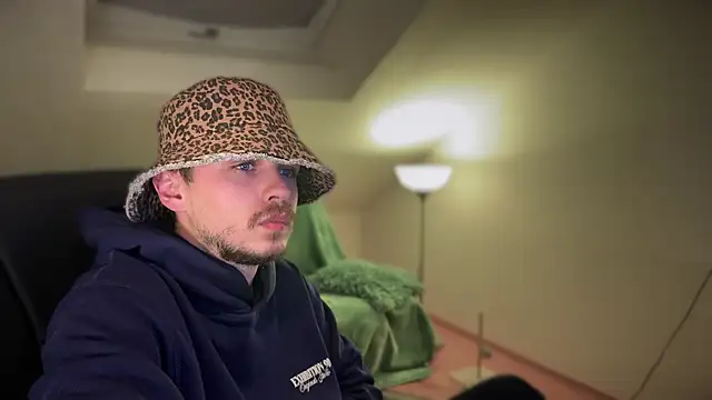 Snapshot of naked_psy chatting on March 2025 10:44:01 PM naked psy online show from March 2025 10:44:01 PM