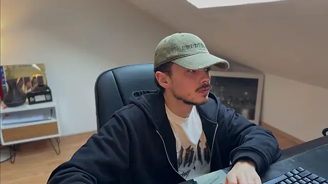 naked psy online show from November 2025 01:21:02 PM