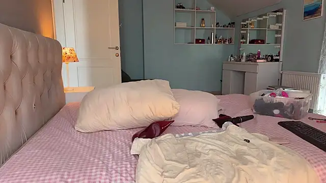 MissSiona online show from April 2026 08:28:02 AM