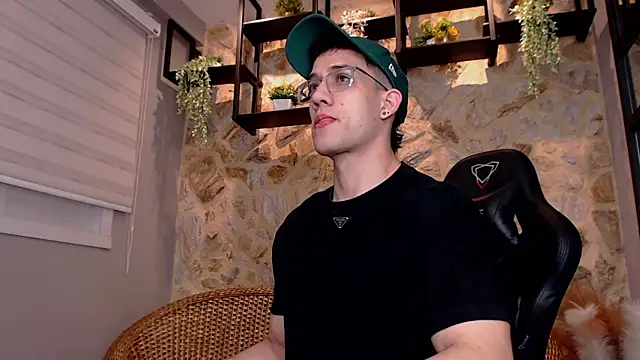 alexgiraldo  online show from January 2025 11:21:02 AM