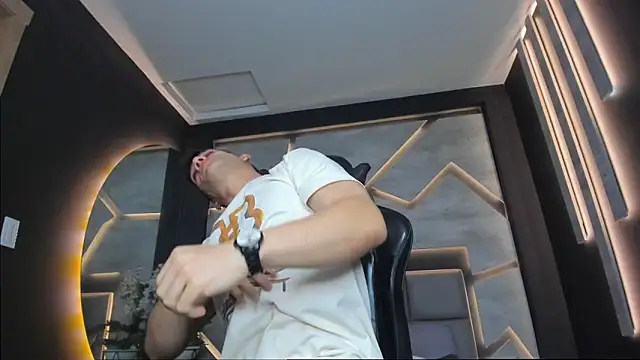 alexgiraldo  online show from February 2025 02:34:02 PM