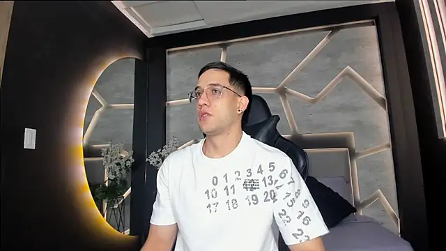 alexgiraldo  online show from February 2025 11:21:02 AM