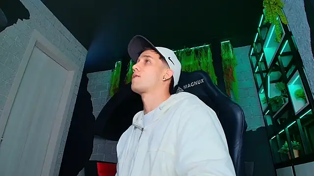 alexgiraldo  online show from March 2025 02:37:02 PM