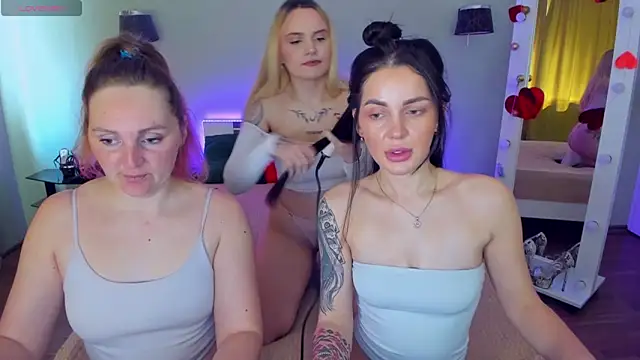 Snapshot of MagicEyess chatting on April 2026 07:23:01 AM MagicEyess online show from April 2026 07:23:01 AM