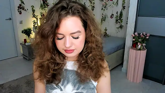 MiracleCurly online show from April 2026 04:10:02 PM