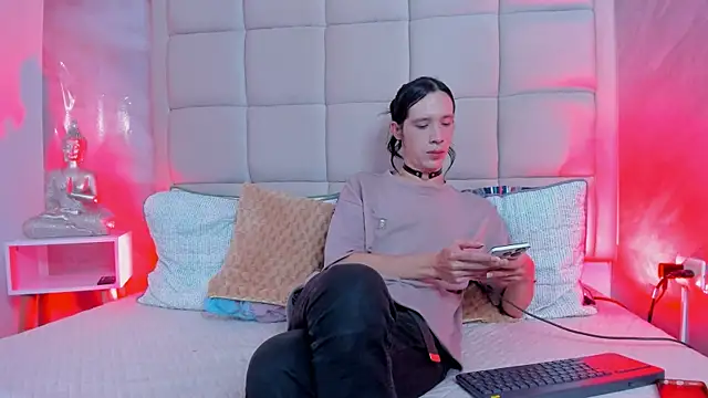 Hecatee 77 online show from November 2025 08:00:01 PM