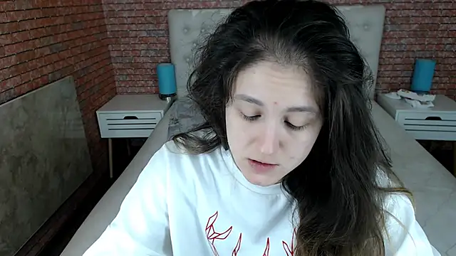 Holliy Cooper online show from November 2025 08:38:01 AM