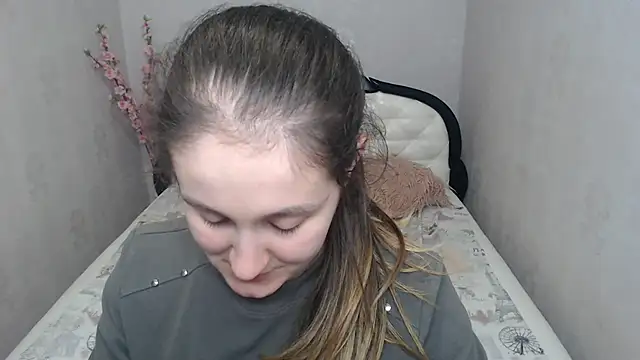 Holliy Cooper online show from April 2026 12:29:02 PM