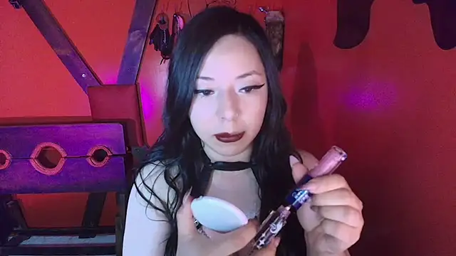 HannaCarrter online show from September 2025 12:05:02 PM