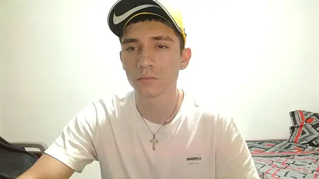 Snapshot of ChicoMaloFfF chatting on April 2026 12:35:02 AM ChicoMaloFfF online show from April 2026 12:35:02 AM