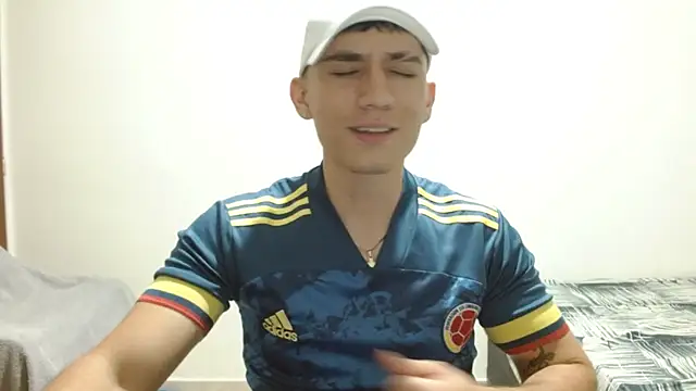 Snapshot of ChicoMaloFfF chatting on June 2026 01:11:02 AM ChicoMaloFfF online show from June 2026 01:11:02 AM