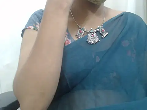 Lovely Siri 23 online show from November 2025 07:01:02 PM