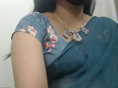 Snapshot of Lovely_Siri_23 chatting on April 2026 06:44:02 AM Lovely Siri 23 online show from April 2026 06:44:02 AM
