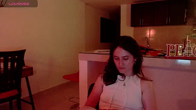 Snapshot of AlissonnFoxx chatting on December 2024 01:39:02 AM AlissonnFoxx online show from December 2024 01:39:02 AM