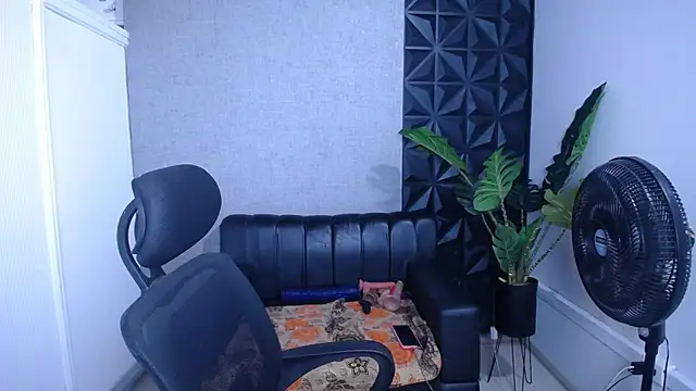 Valentinaa mature online show from March 2026 10:16:01 PM