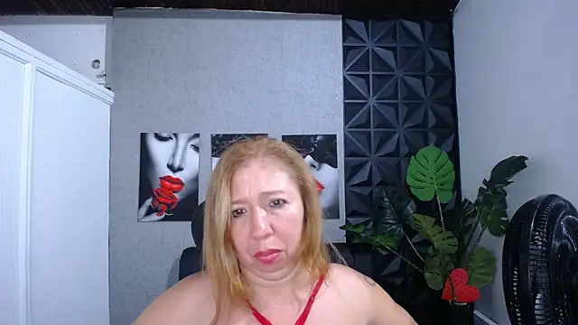 Valentinaa mature online show from June 2026 12:38:01 AM