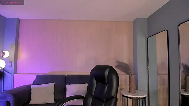 LizzHamilton   online show from September 2025 12:50:02 PM