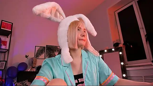 ReiYosimoto online show from December 2024 06:05:01 PM