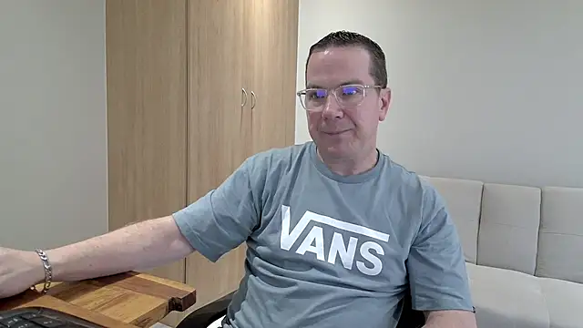 BrettJ81 online show from November 2025 01:46:01 PM