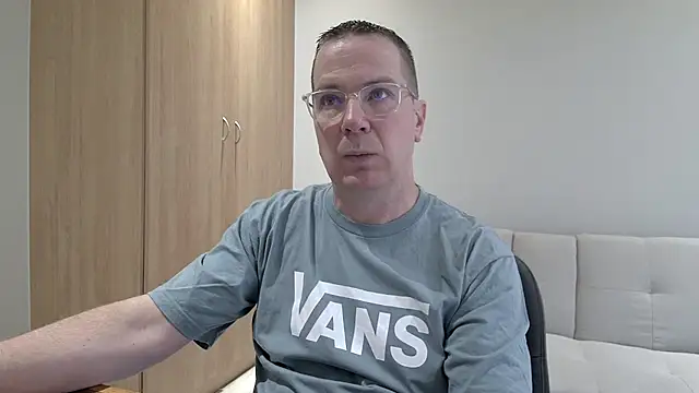 BrettJ81 online show from December 2025 02:37:02 PM