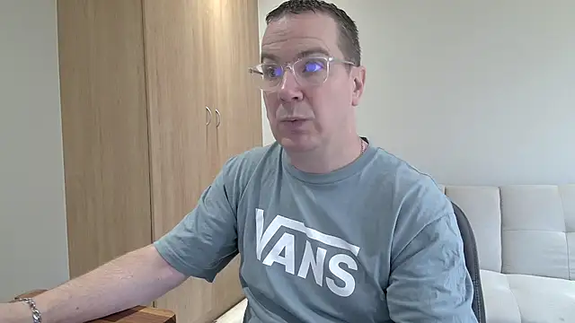 BrettJ81 online show from December 2025 07:49:02 AM