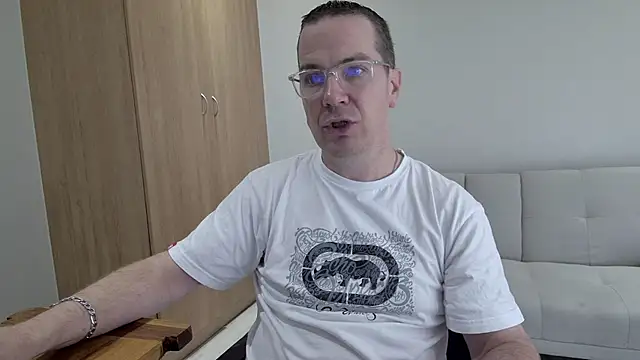 BrettJ81 online show from April 2026 01:53:01 PM