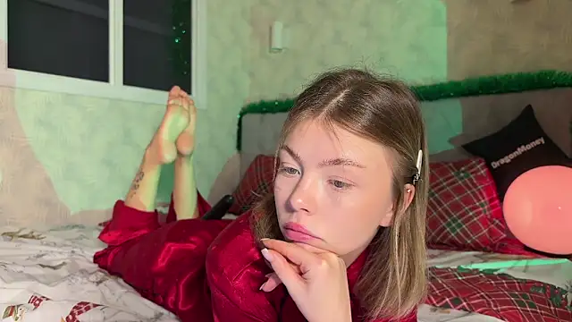 Snapshot of Aliceimhorny chatting on December 2024 03:20:02 PM Aliceimhorny online show from December 2024 03:20:02 PM