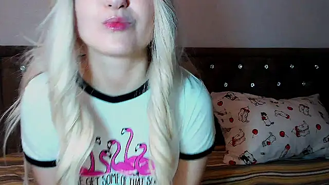 Snapshot of Sara4uu chatting on September 2025 12:32:02 AM Sara4uu online show from September 2025 12:32:02 AM