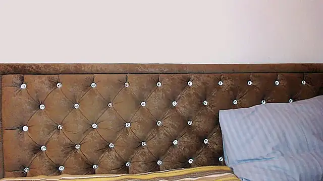 Sara4uu online show from December 2025 02:05:01 AM