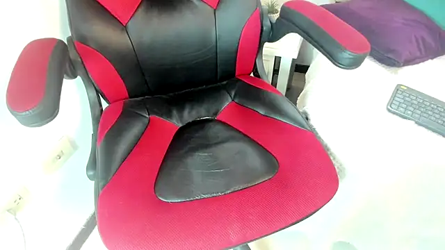 Snapshot of oliver_price1 chatting on December 2025 04:24:02 PM oliver price1 online show from December 2025 04:24:02 PM