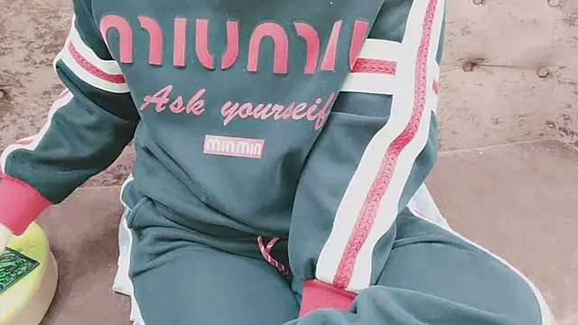 Sophie Secret online show from November 2025 10:33:02 PM