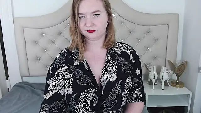 Snapshot of LaraDream chatting on December 2024 11:37:02 PM LaraDream online show from December 2024 11:37:02 PM