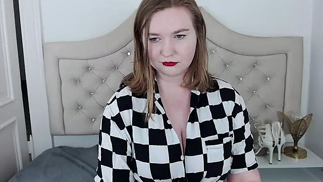 Snapshot of LaraDream chatting on December 2024 11:39:02 PM LaraDream online show from December 2024 11:39:02 PM