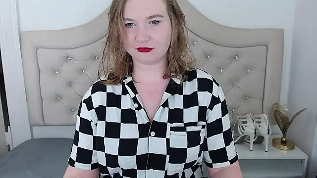 Snapshot of LaraDream chatting on January 2025 07:18:02 PM LaraDream online show from January 2025 07:18:02 PM