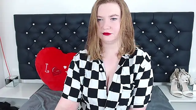 Snapshot of LaraDream chatting on February 2025 07:02:01 PM LaraDream online show from February 2025 07:02:01 PM