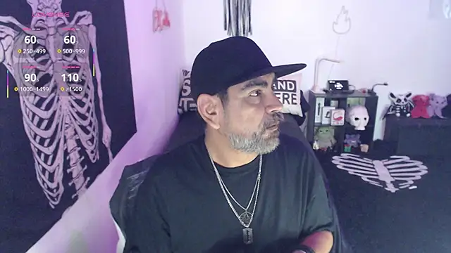 soyelcarlitos  online show from June 2026 05:24:02 PM