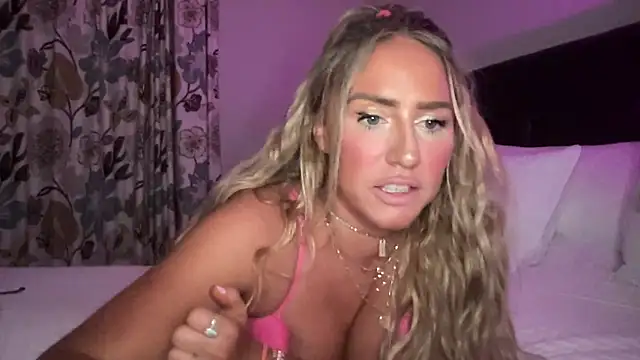 Snapshot of Fitnessbabe69 chatting on May 2026 07:04:01 AM Fitnessbabe69 online show from May 2026 07:04:01 AM