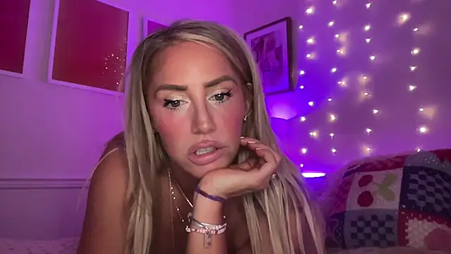Snapshot of Fitnessbabe69 chatting on May 2026 11:07:01 AM Fitnessbabe69 online show from May 2026 11:07:01 AM